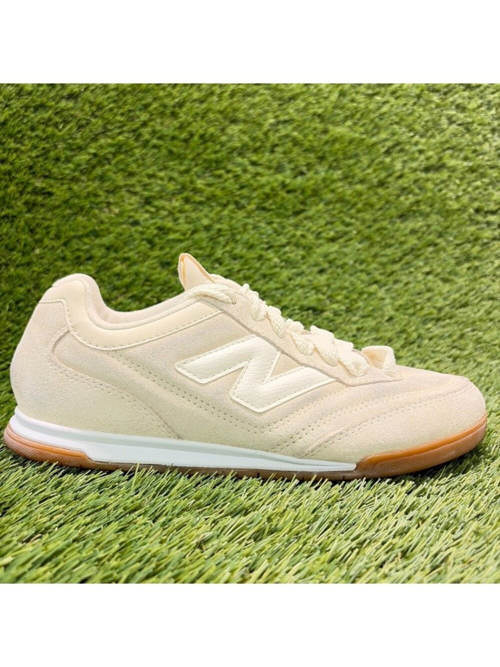 New Balance RC42 Mens Size 6.5 Cream Linen Gum Athletic Lifestyle Shoes Sneakers